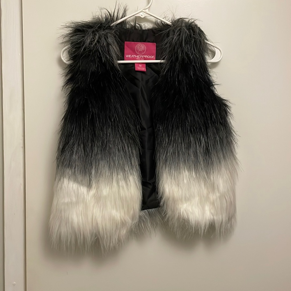 Perfect for Gaul faux fur vest